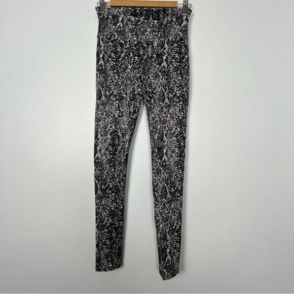 NWOT SPANX Faux Leather Snake Shine Leggings - Picture 5 of 14